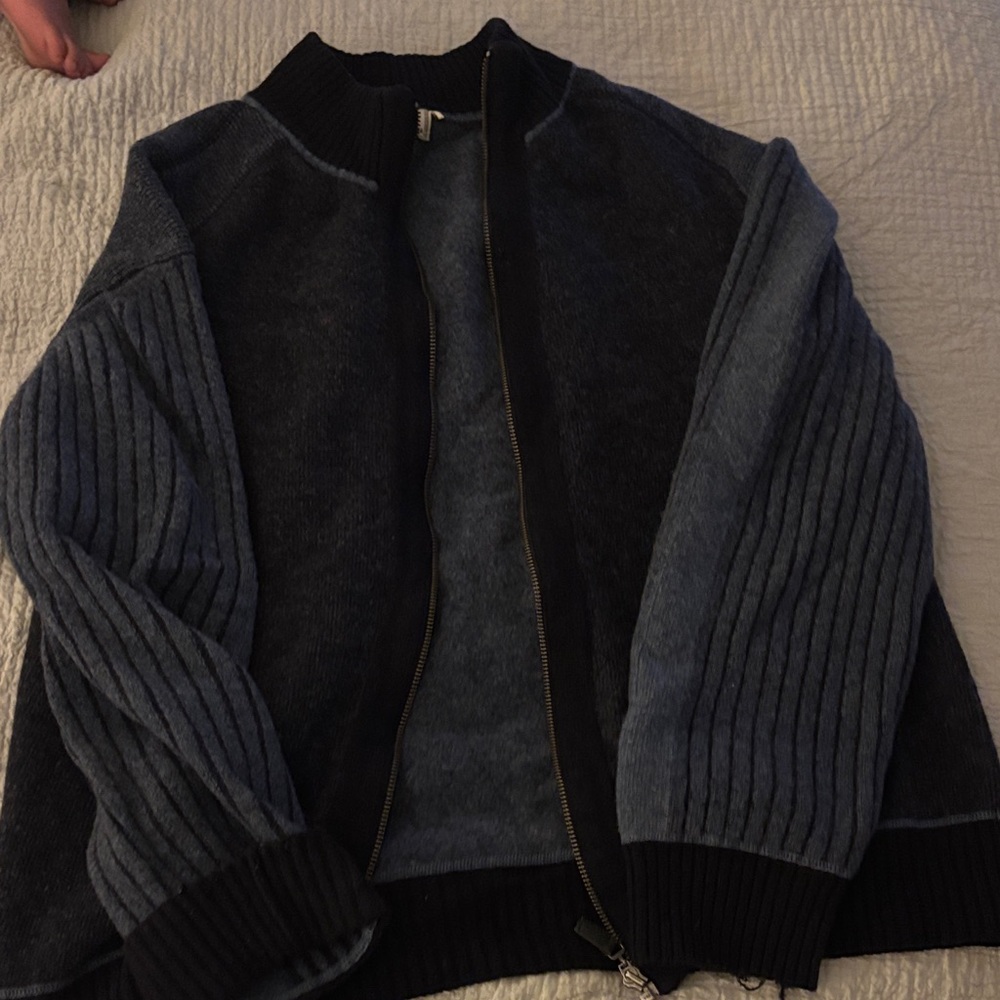 Men's Black and Gray Jacket